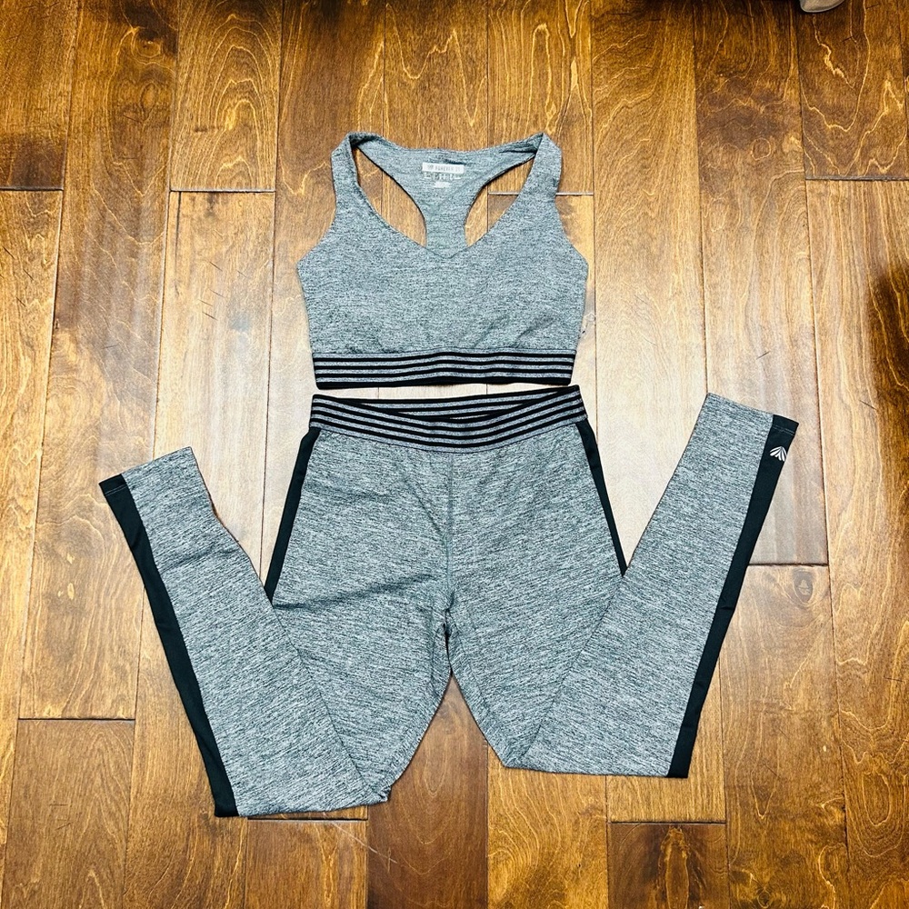 NWOT F21 Women’s Gray Medium Impact Sports Bra & Slim Fit Legging Set M